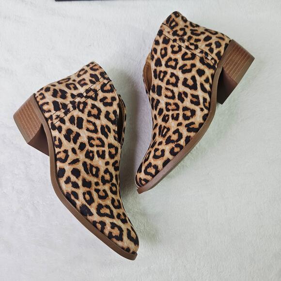 News Qupid Rager Leopard Suede Ankle Booties Size 6 Pointed Toe Block Heel - Picture 9 of 9